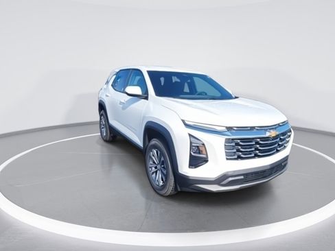 New 2026 Chevrolet Equinox LT w/ Convenience Package II image 2