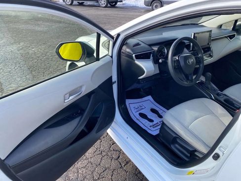 Used 2021 Toyota Corolla LE image 9