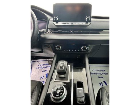 Used 2023 Mitsubishi Outlander SE Black Edition image 8