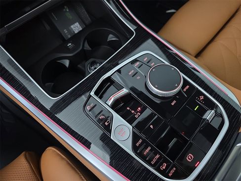 New 2026 BMW X5 xDrive50e w/ M Sport Package image 25
