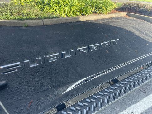 Used 2025 Chevrolet Suburban Z71 image 12