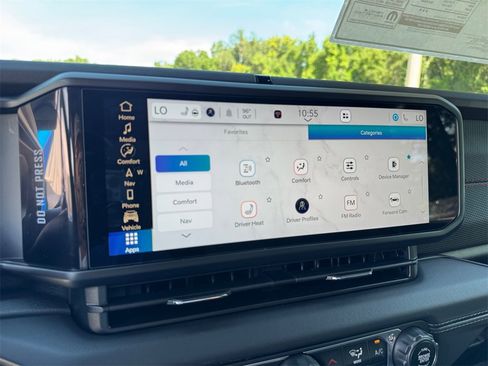 New 2025 Jeep Wrangler Unlimited Rubicon w/ Technology Group image 32