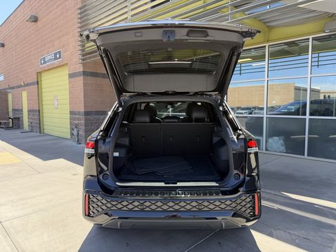 Used 2025 Volkswagen Tiguan SE R-Line AWD/4WD image 36