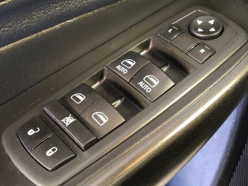 Used 2020 Jeep Cherokee Trailhawk AWD/4WD image 27