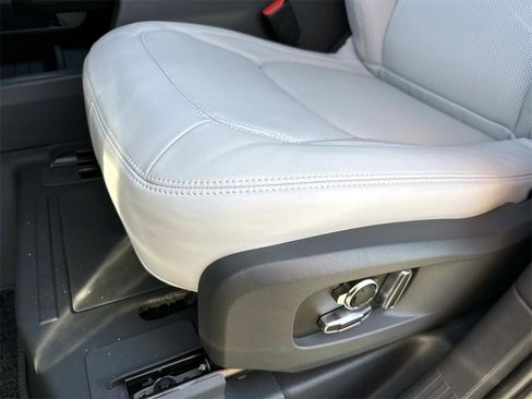 New 2026 Land Rover Defender 130 X-Dynamic SE image 17