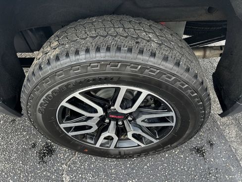 Used 2025 GMC Sierra 1500 AT4 w/ AT4 Premium Package image 13