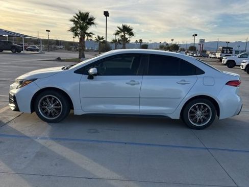 Used 2020 Toyota Corolla SE image 2