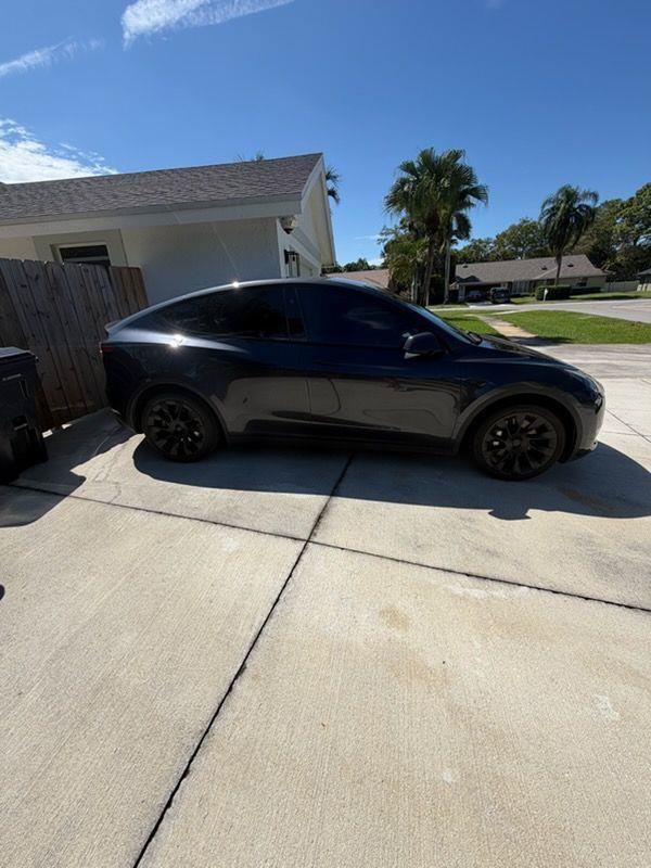Used 2024 Tesla Model Y Long Range RWD image 2
