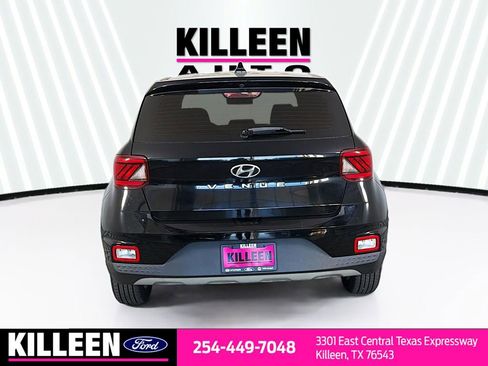 Used 2022 Hyundai Venue SE image 7