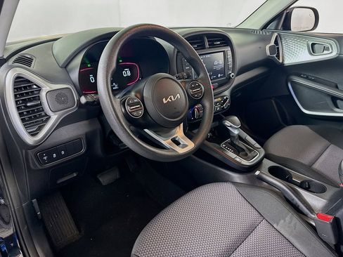 Used 2023 Kia Soul LX w/ LX Technology Package image 9