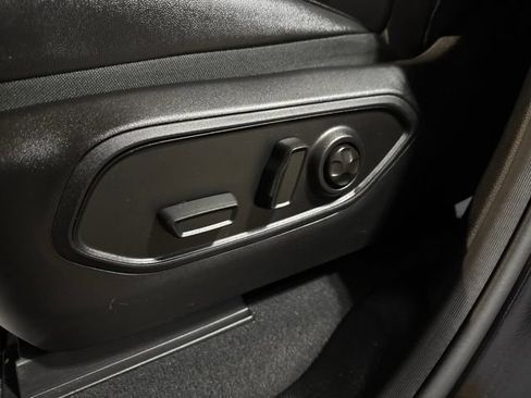 Used 2025 Jeep Grand Cherokee Limited w/ Luxury Tech Group II AWD/4WD image 6