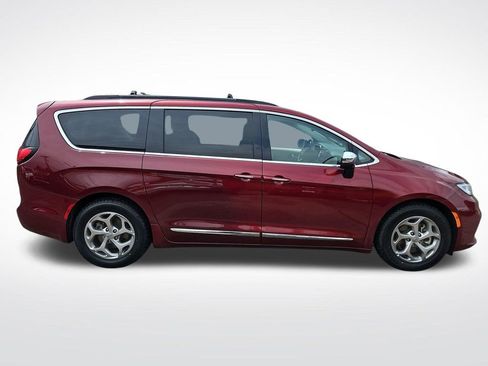 Used 2023 Chrysler Pacifica Limited FWD image 6