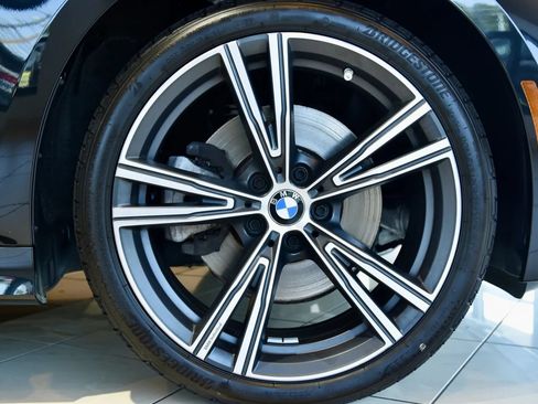Used 2022 BMW 330i xDrive Sedan w/ Premium Package AWD/4WD image 9