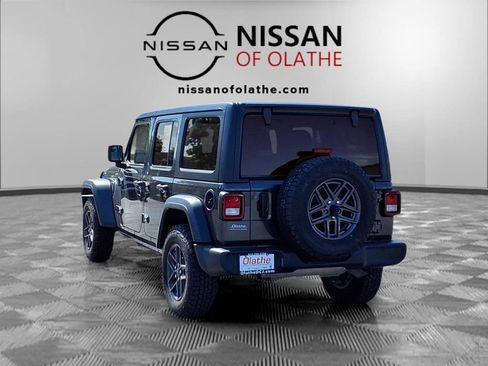 Used 2024 Jeep Wrangler Unlimited Sport AWD/4WD image 3