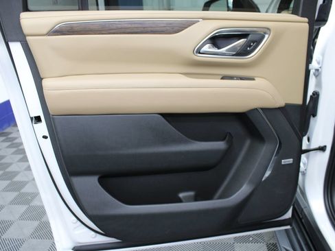Used 2024 Chevrolet Suburban Premier AWD/4WD image 73