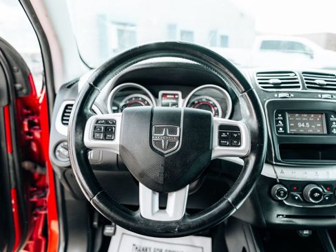 Used 2018 Dodge Journey SXT w/ Connectivity Group FWD image 18
