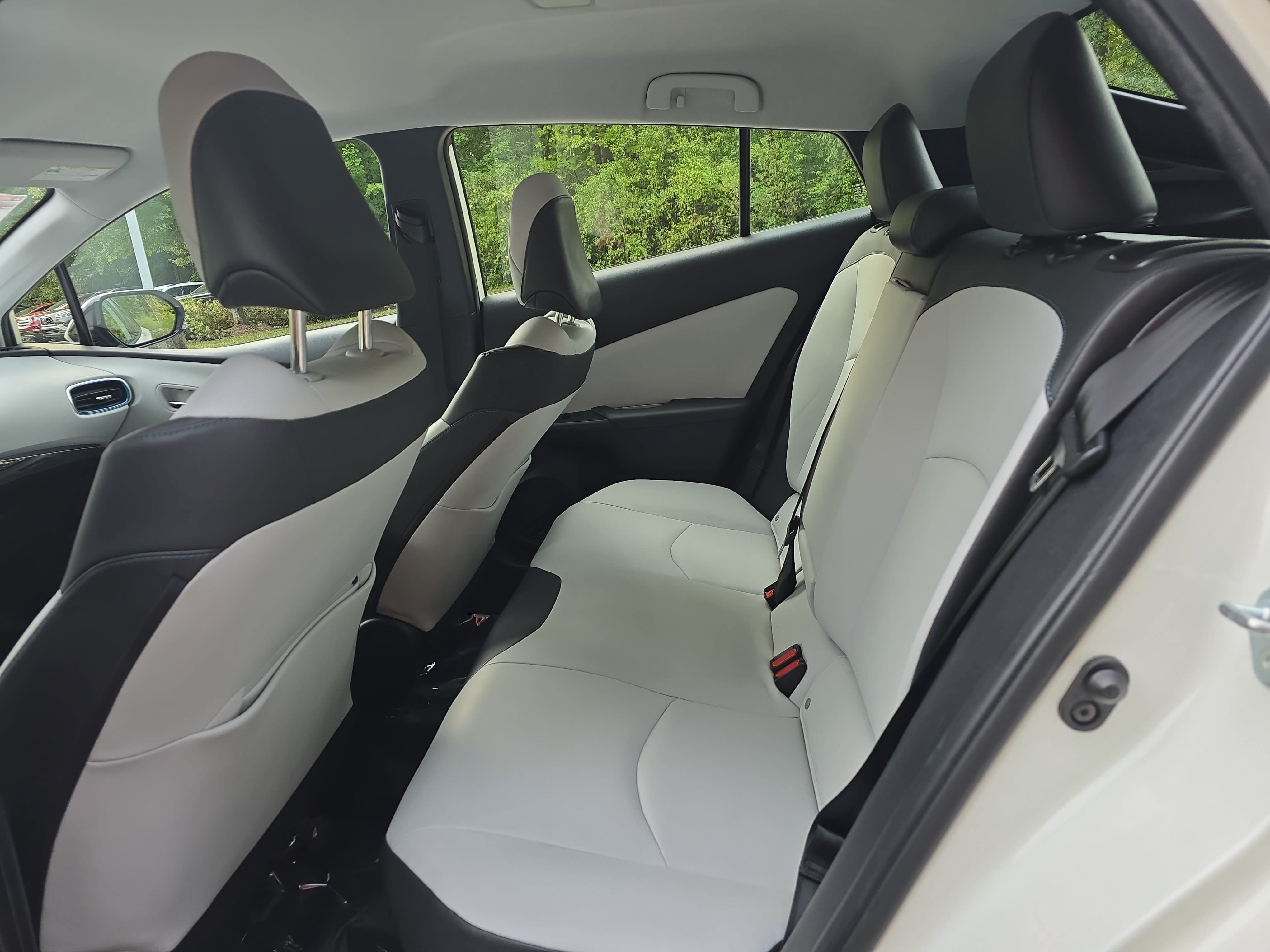 Used 2019 Toyota Prius XLE FWD image 13