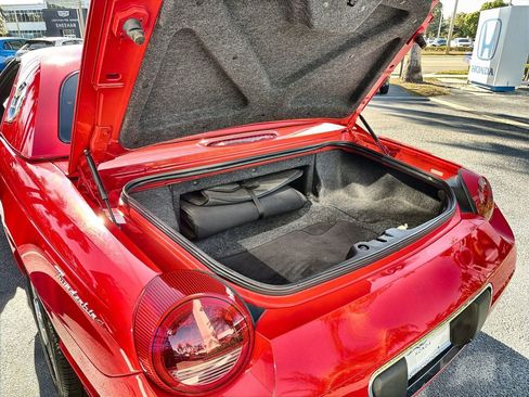 Used 2005 Ford Thunderbird image 28