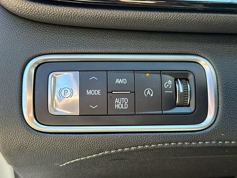 Used 2025 Buick Enclave Preferred AWD/4WD image 28