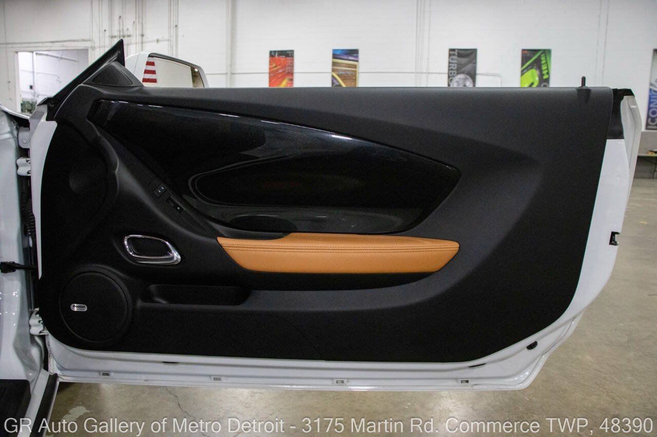 Used 2013 Chevrolet Camaro LT RWD image 33