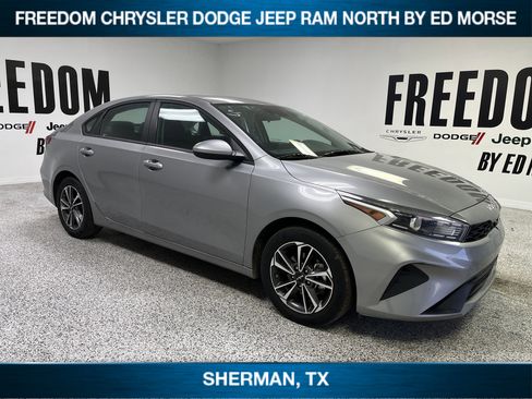 Used 2024 Kia Forte LXS image 2