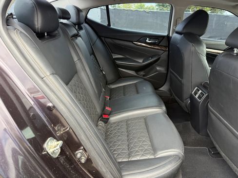 Used 2016 Nissan Maxima Platinum w/ Interior Lighting Package FWD image 20