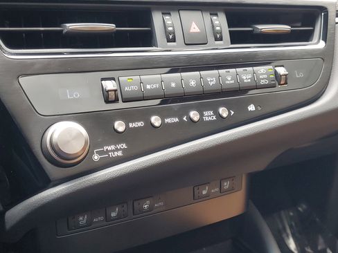 Used 2025 Lexus ES 300h w/ Premium Package FWD image 29