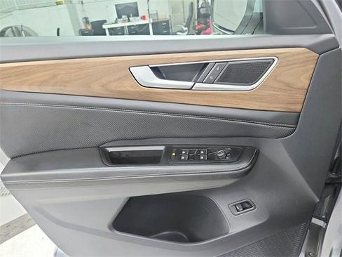 Used 2024 Volkswagen Atlas SE image 31