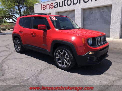 Used 2015 Jeep Renegade Latitude FWD image 2