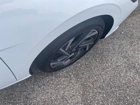 Used 2025 Hyundai Elantra Limited FWD image 11