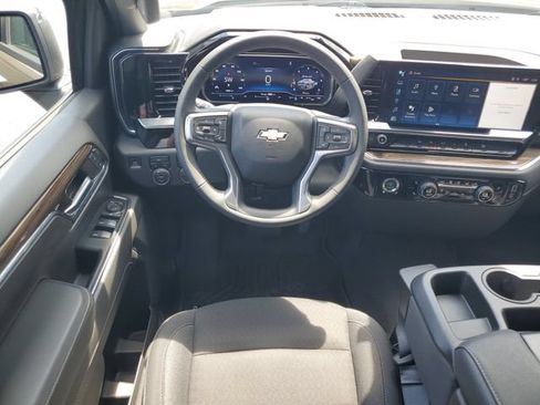 Certified 2024 Chevrolet Silverado 1500 LT AWD/4WD image 15