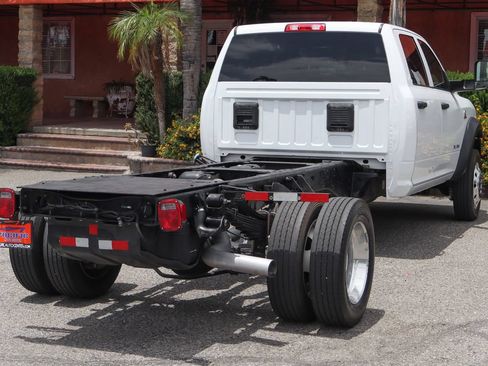 Used 2021 RAM 5500 Tradesman w/ Chrome Appearance Group RWD image 9