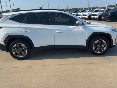 Used 2025 Hyundai Tucson SEL FWD image 2