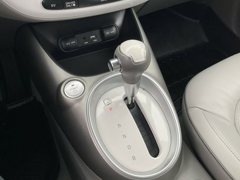 Used 2018 Kia Soul EV + w/ Sun & Fun Package image 18