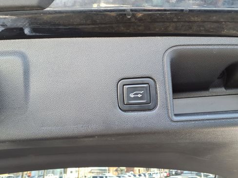 Used 2022 GMC Terrain SLT image 17