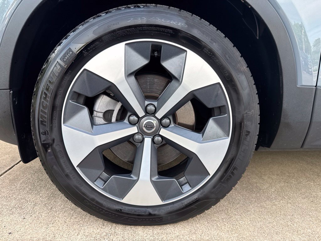 Used 2023 Volvo XC40 B5 Plus AWD/4WD image 25