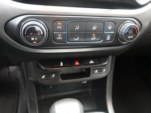 Used 2022 Chevrolet Colorado LT w/ Luxury Package RWD image 13