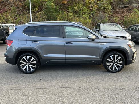 Used 2022 Volkswagen Taos SE w/ IQ.Drive SE Package image 6