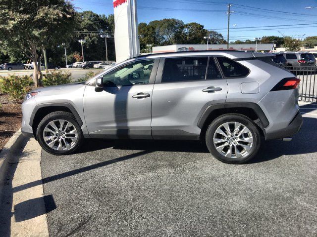 Used 2019 Toyota RAV4 XLE Premium FWD image 5