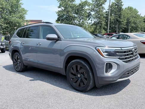 Used 2026 Volkswagen Atlas SE FWD image 2