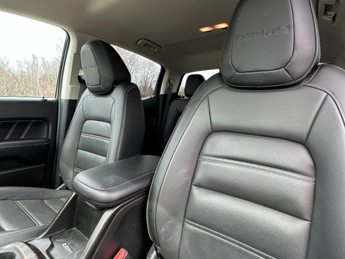 Used 2022 GMC Canyon Denali AWD/4WD image 9