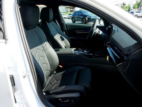 Used 2027 BMW 530i xDrive w/ Premium Package AWD/4WD image 11