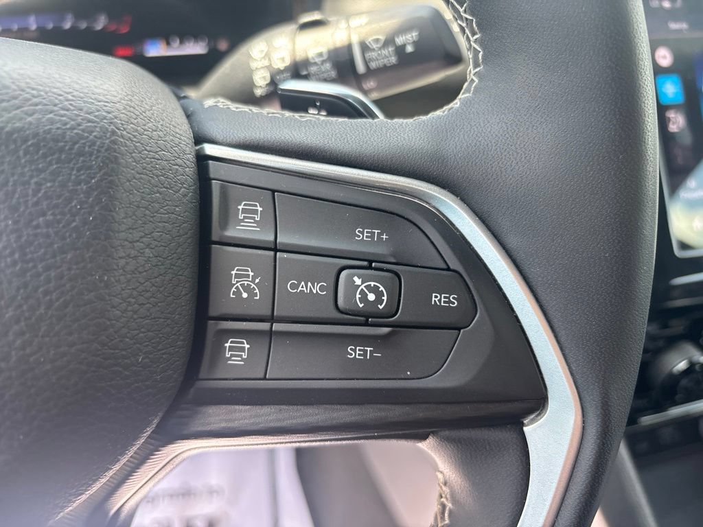 Used 2024 Jeep Grand Cherokee L Laredo AWD/4WD image 24