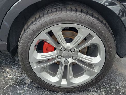 Used 2018 Audi Q3 2.0T Premium Plus w/ Premium Plus Package FWD image 8