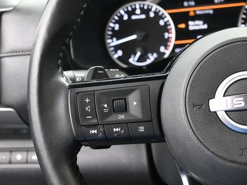 Used 2024 Nissan Pathfinder SL AWD/4WD image 17