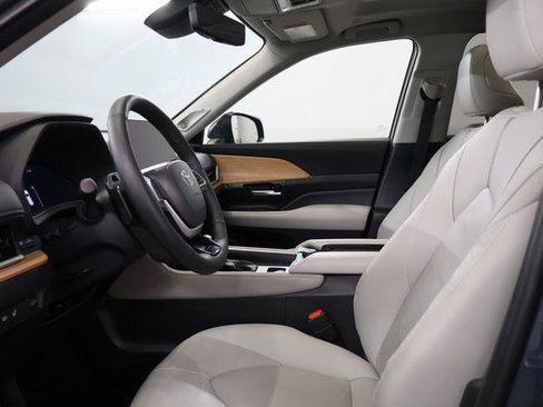 Certified 2024 Toyota Grand Highlander AWD image 12