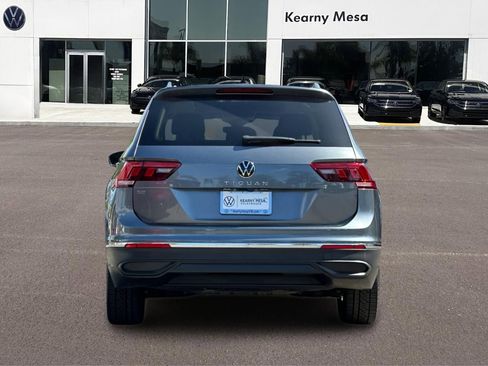 Used 2023 Volkswagen Tiguan SE w/ Panoramic Sunroof Package FWD image 5
