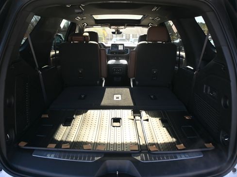 Used 2021 Chevrolet Tahoe High Country w/ Premium Package image 16