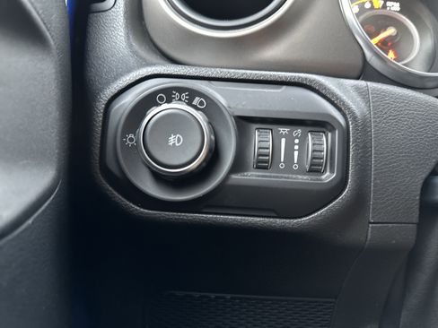 Used 2018 Jeep Wrangler Unlimited Sport image 28