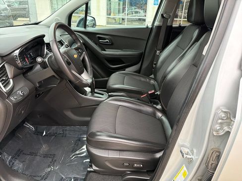 Used 2020 Chevrolet Trax LT w/ Redline Edition AWD/4WD image 9